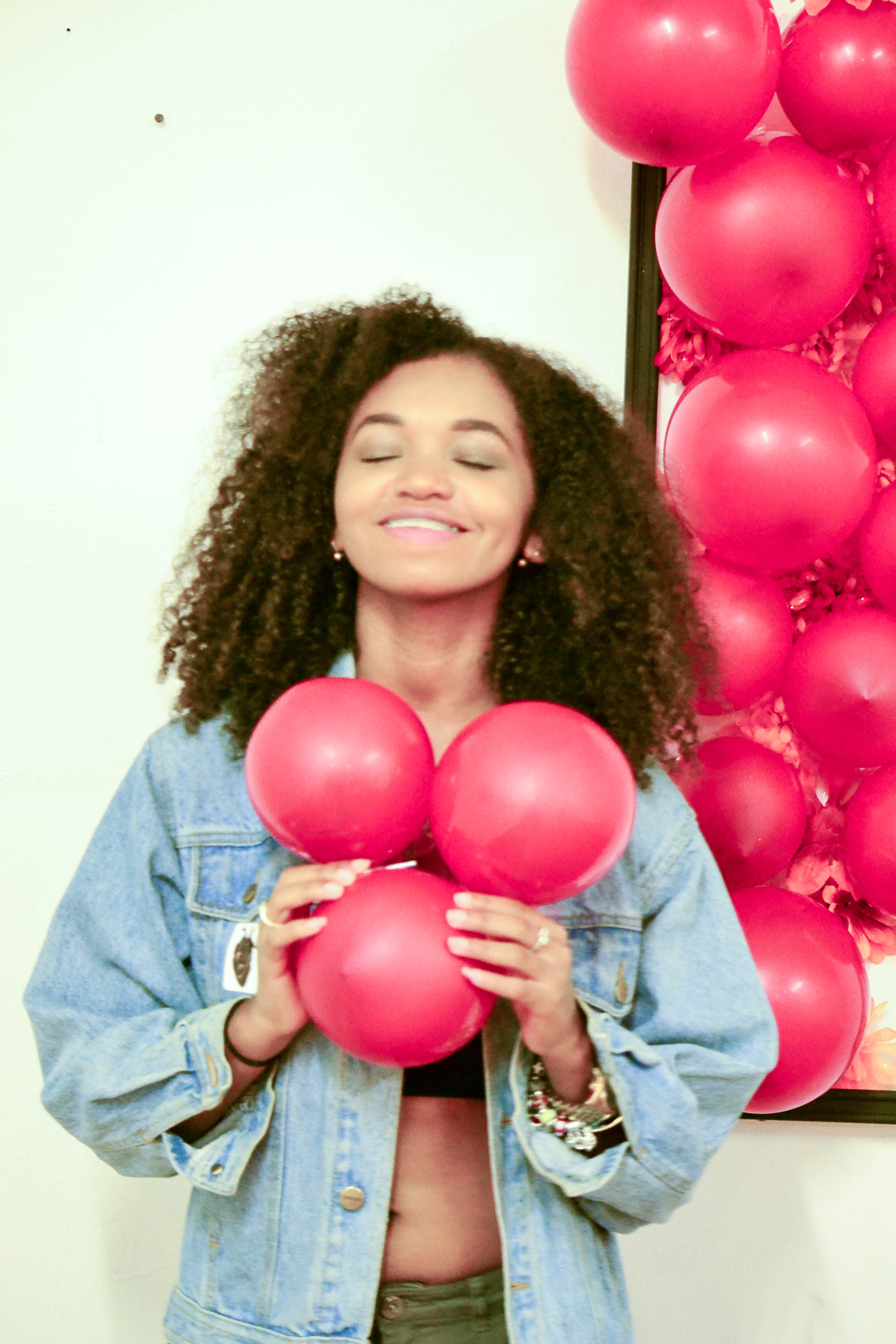 taylor augusta assuage red balloons la kuro